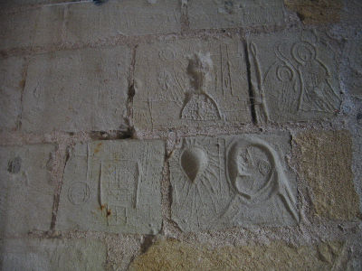 Donjon du Coudray Templar graffiti